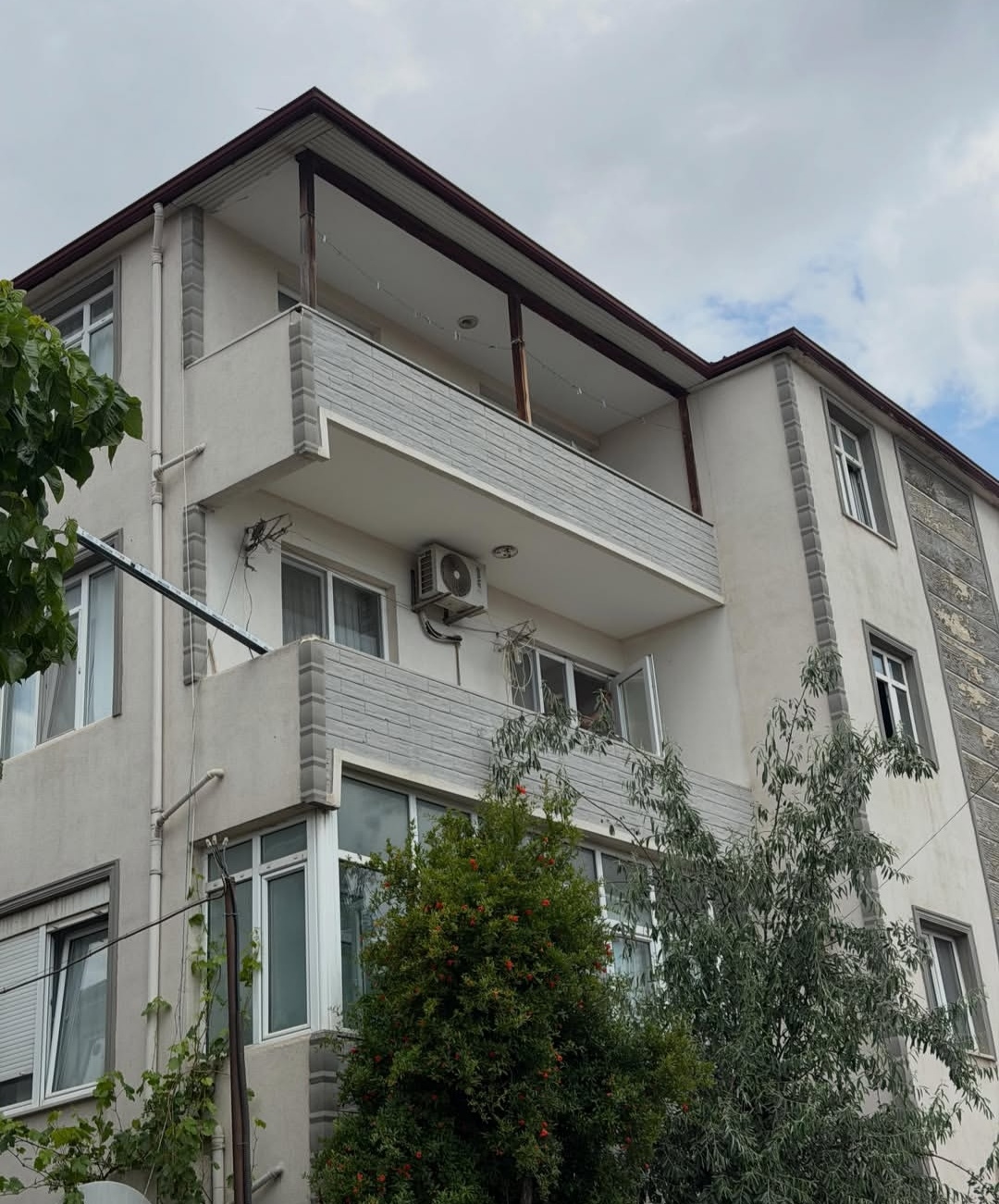 Cam balkon uygulamasından önce, açık balkon